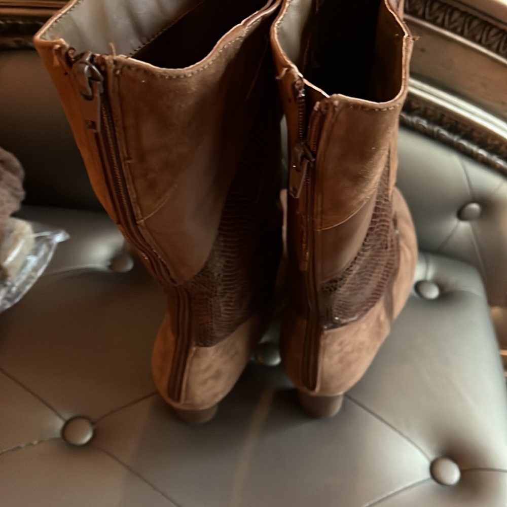 Boots - Picture 4 of 4